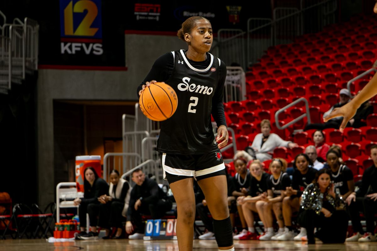 Raissa Nsabua shines in victory against Little Rock