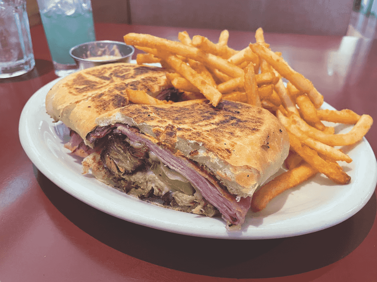 Restaurant Review: Southwestern Diner Vibes at Stella Grill