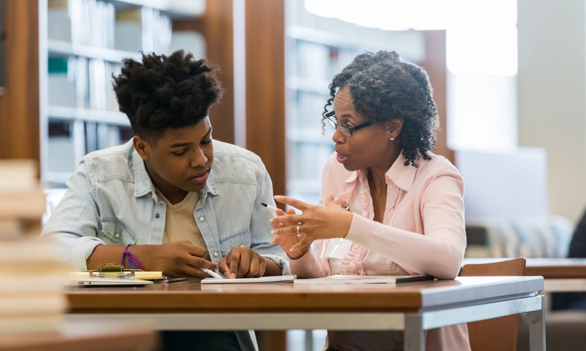 How do community college credits transfer to a four-year university?