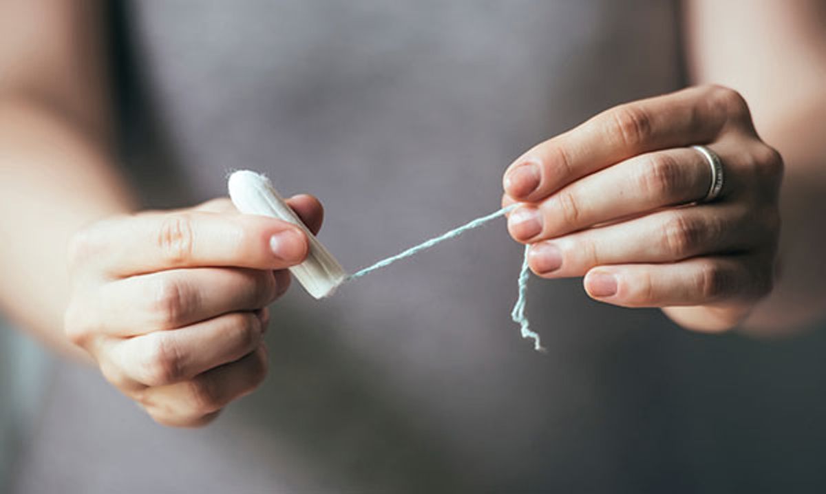 Teaching Your Daughter How to Use a Tampon - Metro Parent