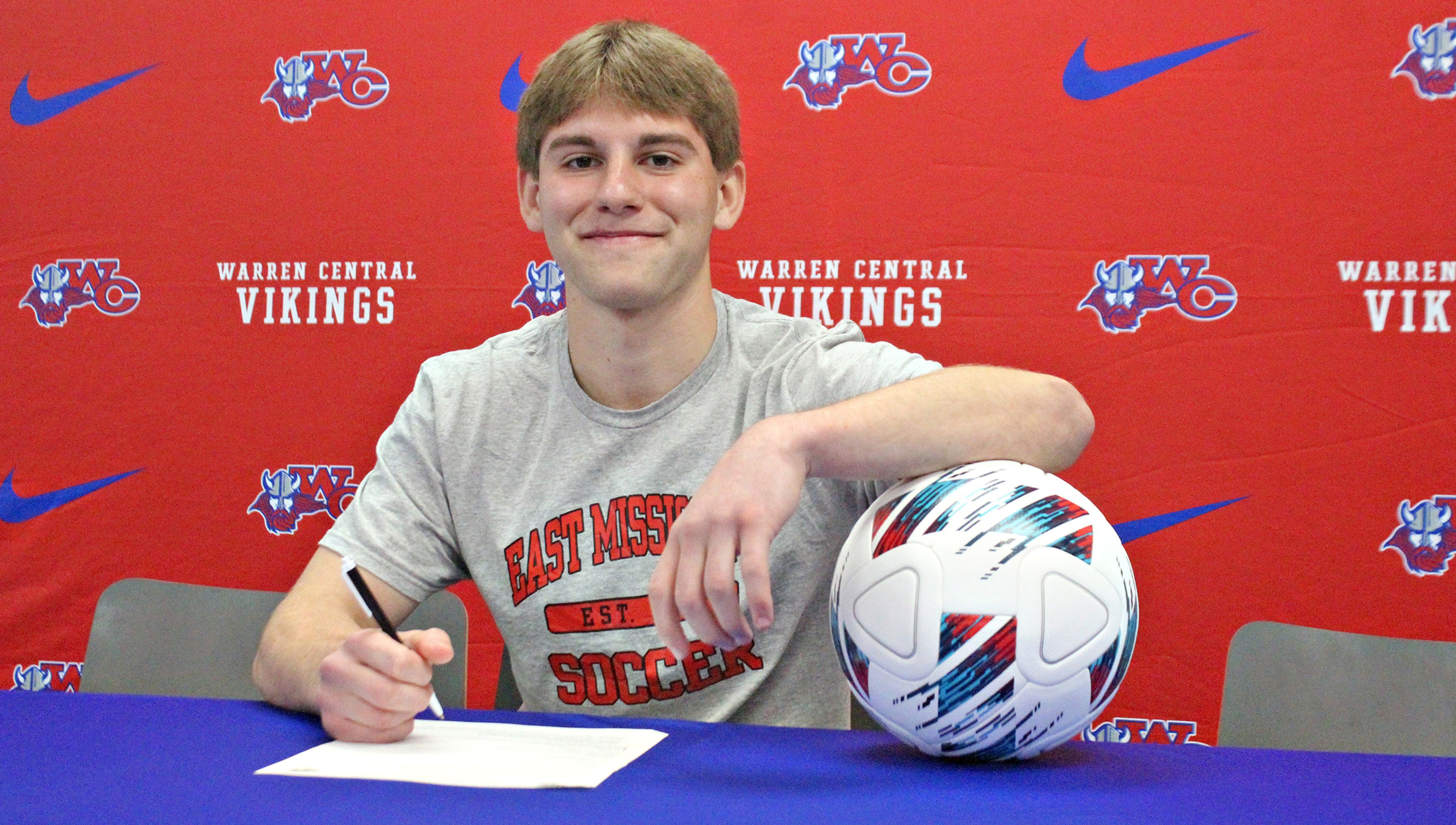 Futbol > Football: Warren Central's Jonah Artman signs with