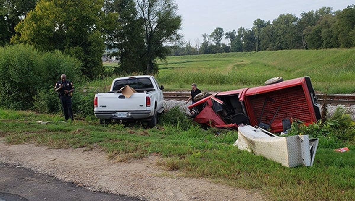 One killed in early morning crash
