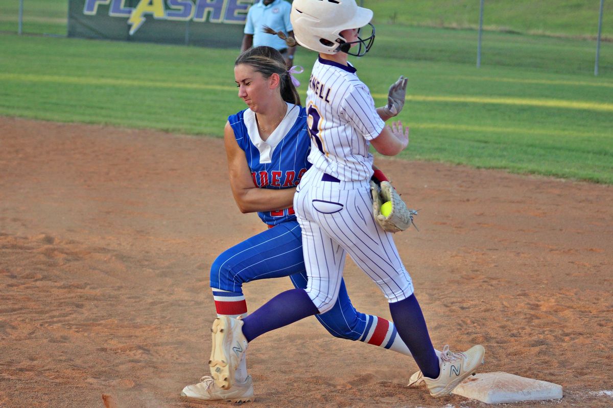 Lady Flashes pull away from Riverfield for third win in a row