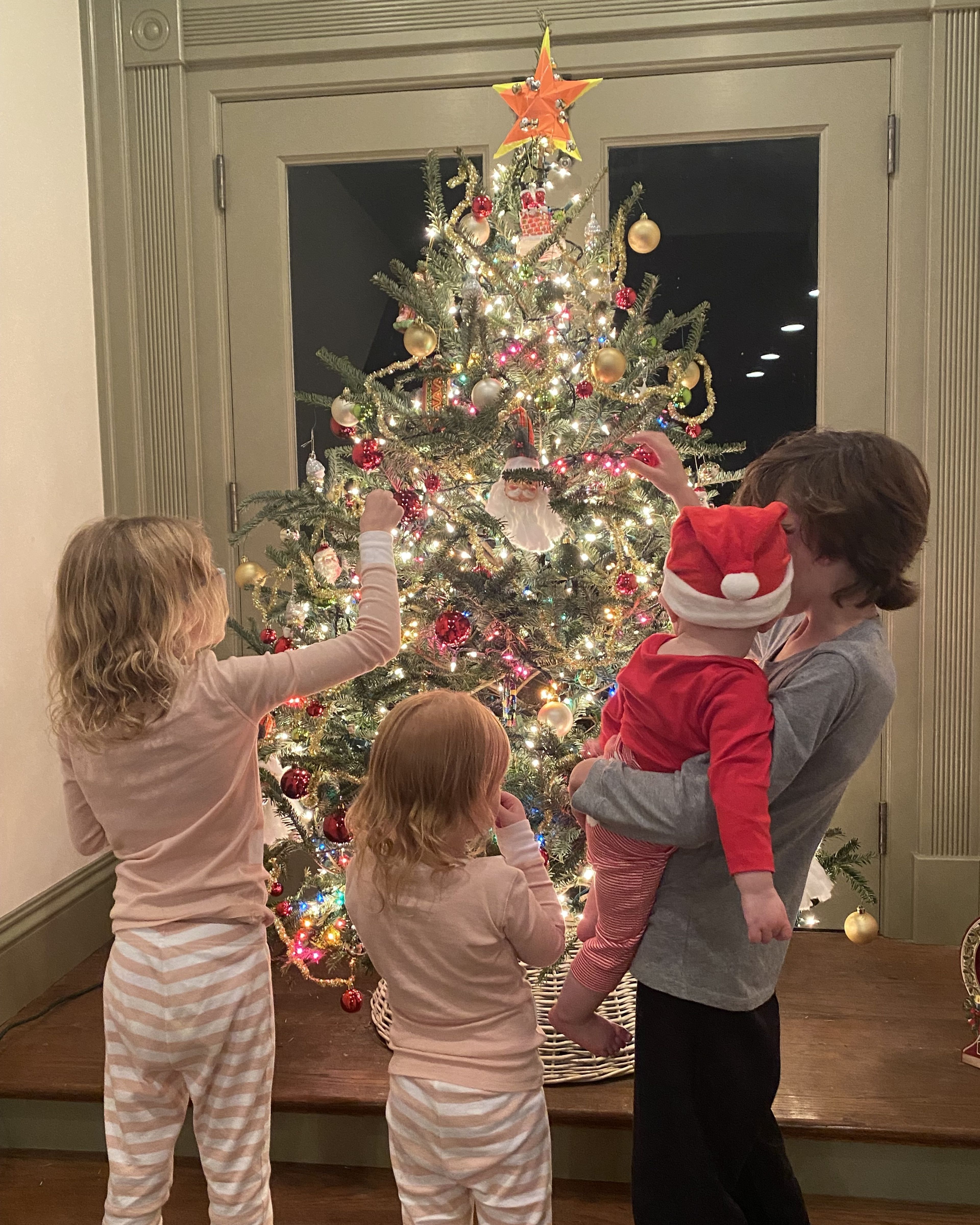 VICKSBURG LIVING: Making Merry on Chambers Street