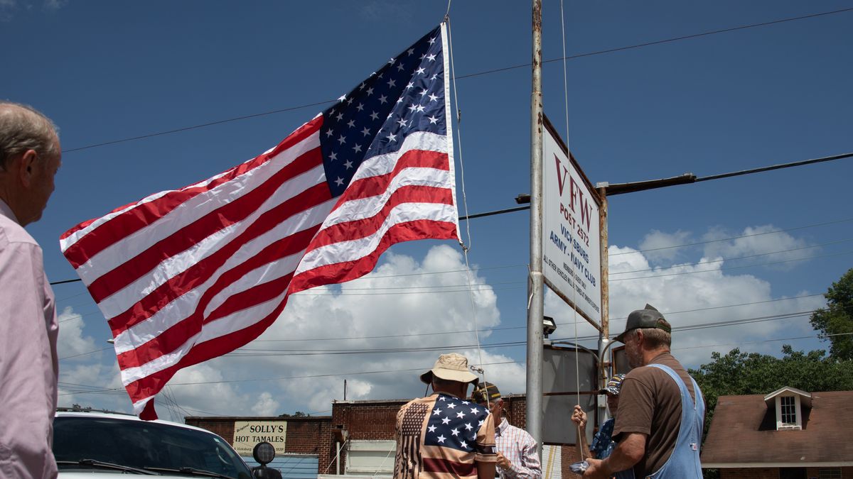 OLD GLORY: VFW honors Pajerski, Fordice at event
