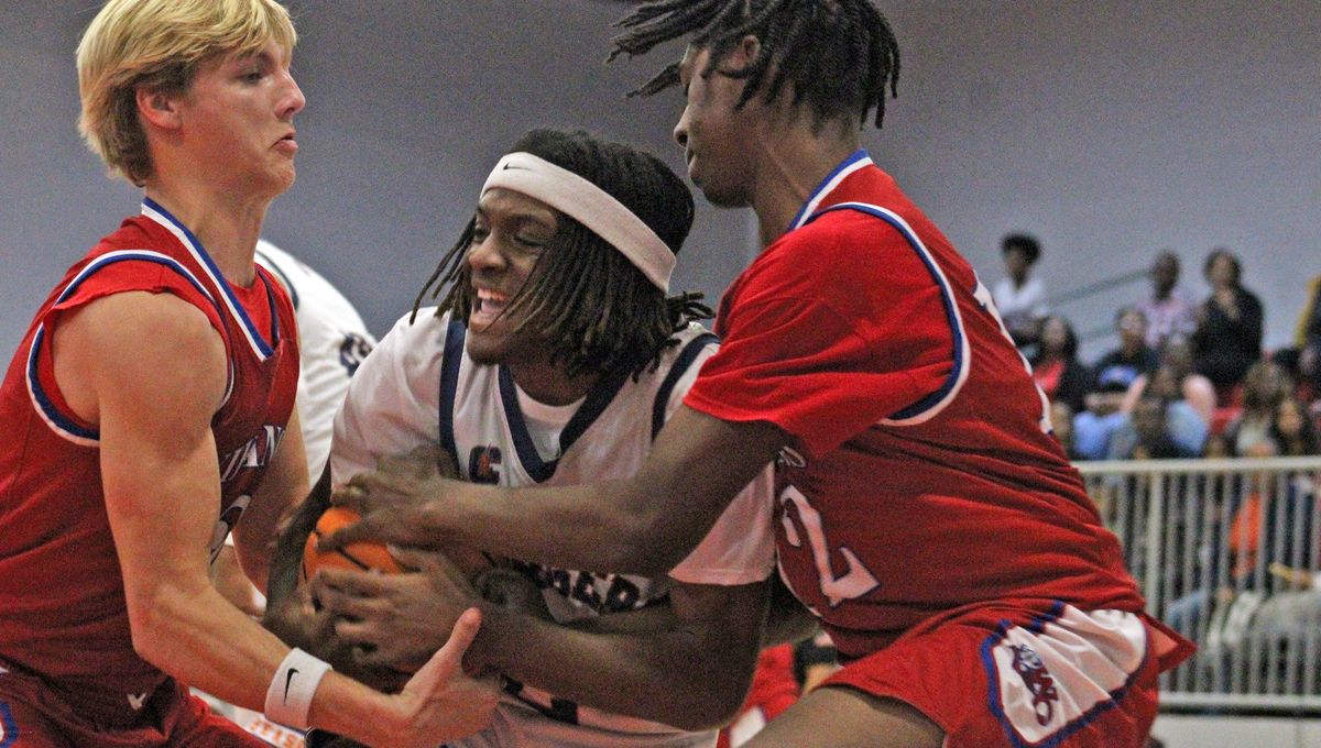 Callaway runs past Warren Central in Region 2-6A consolation...