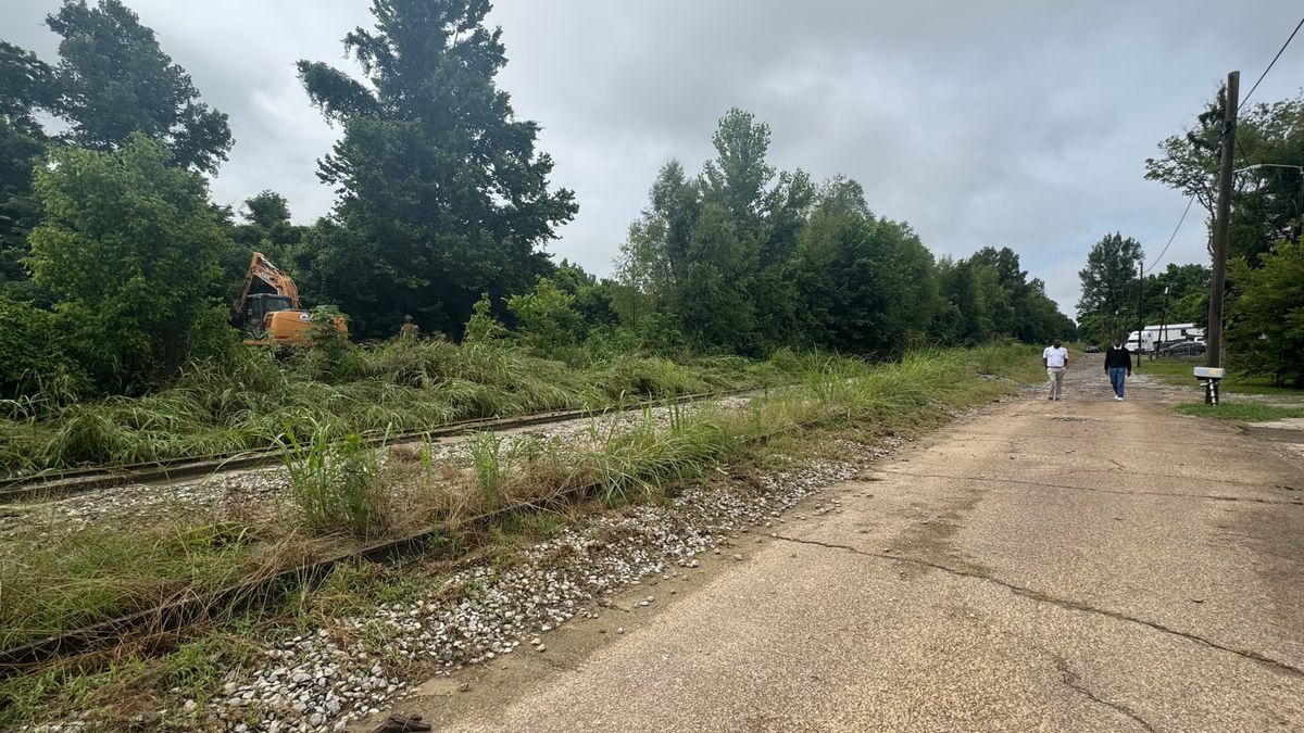 City crews clean up after flash flooding in north Vicksburg