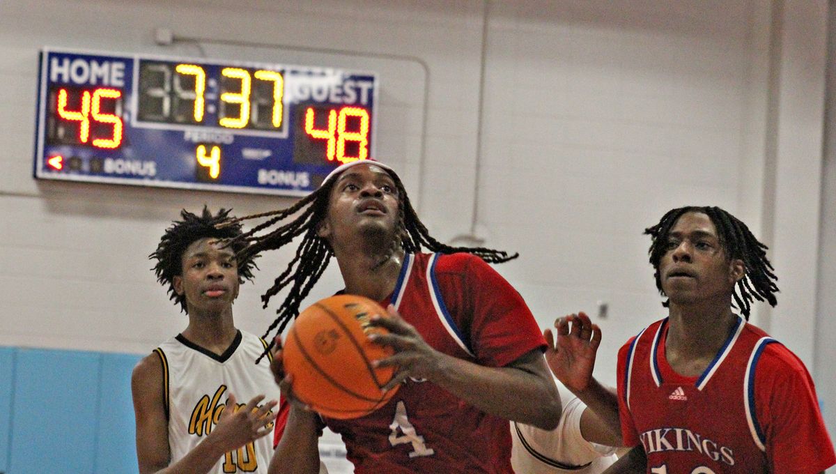Basketball Roundup: Vikings, Gators clinch spots in state tournament