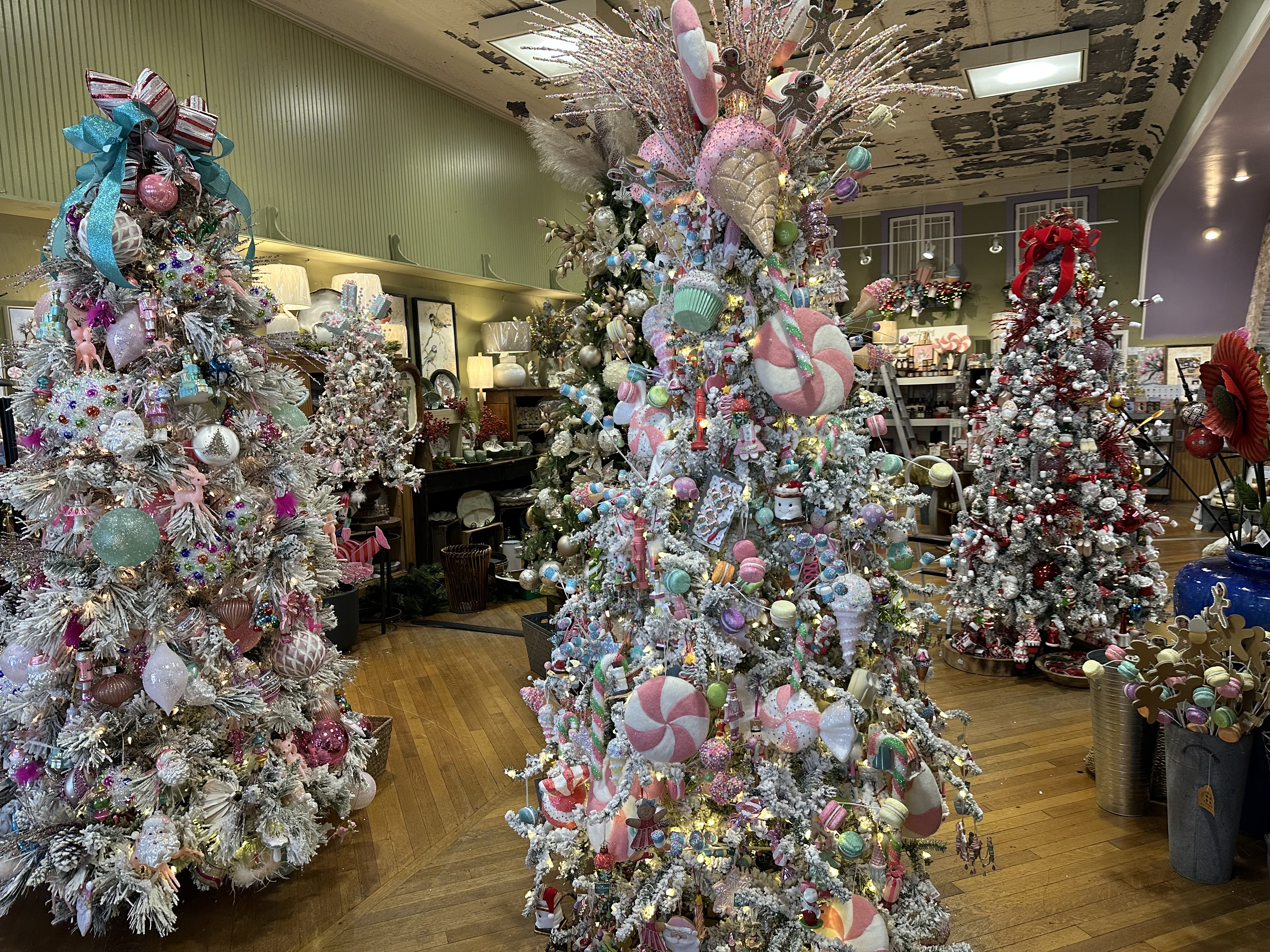 VICKSBURG LIVING: A Season To Sparkle - Nan Green turns the