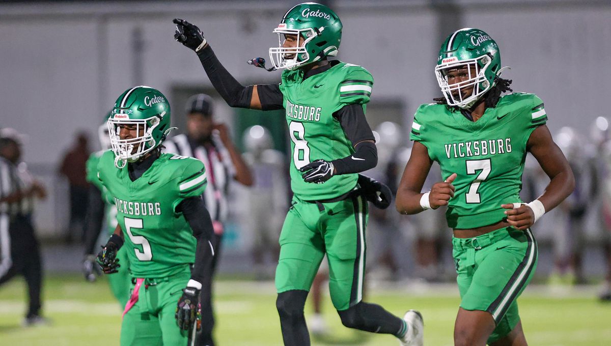Gators make goal line stand to hang on against Cleveland Cen...