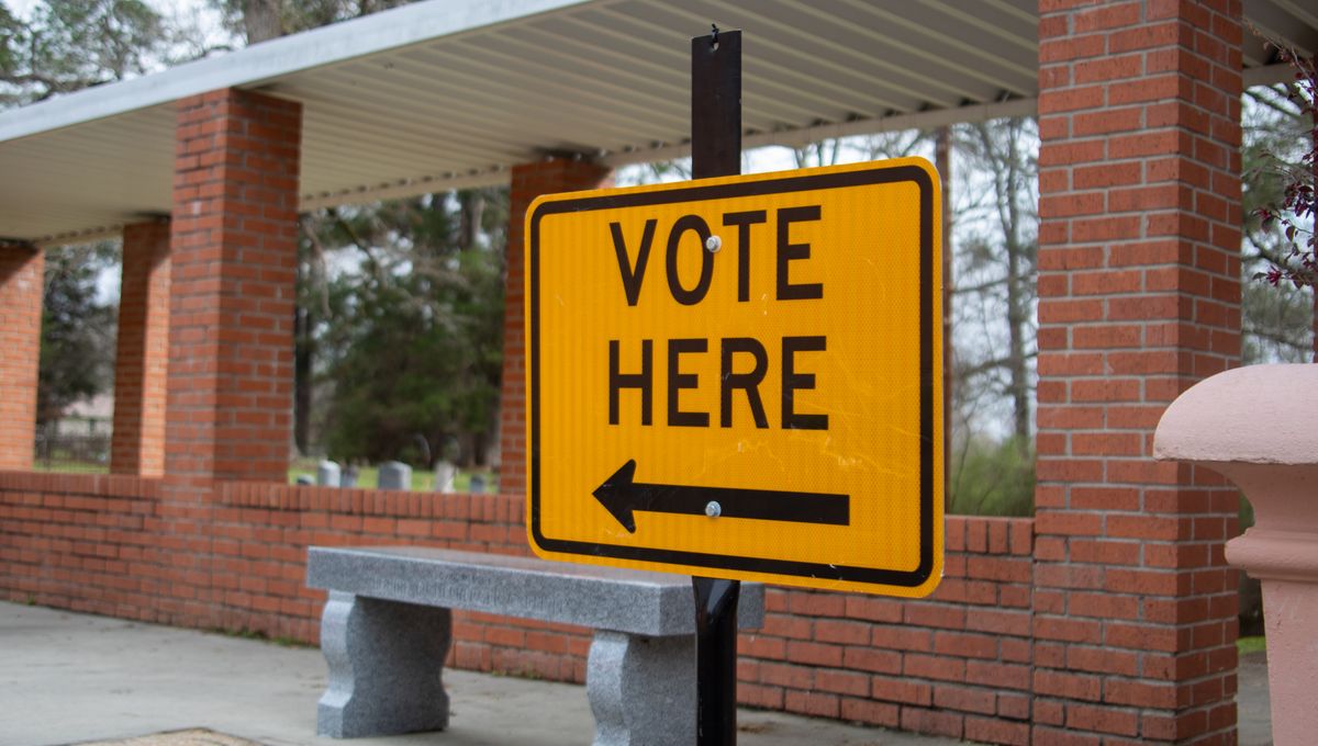 Election commission seeks poll workers
