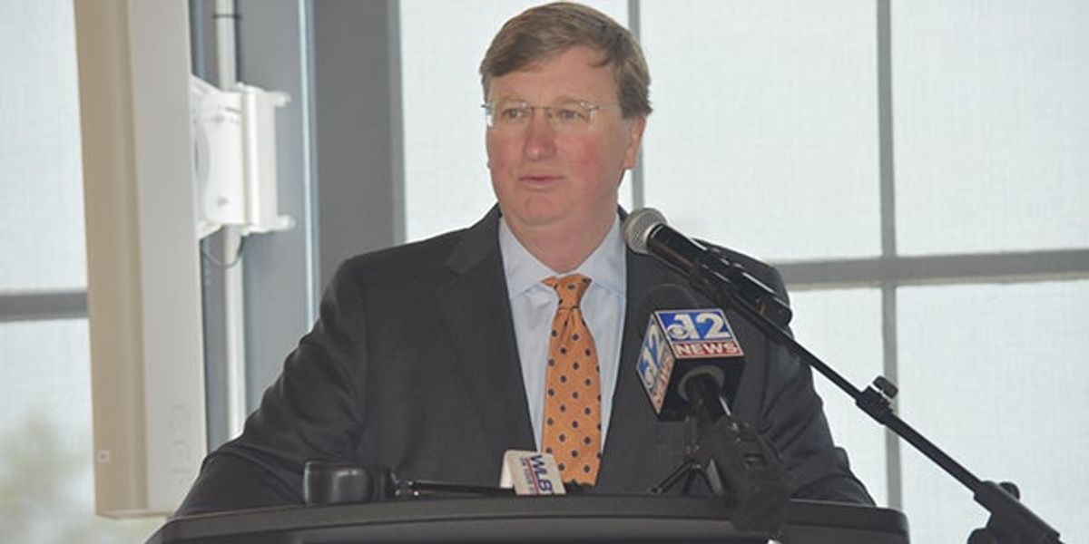 Governor Tate Reeves honored with Karen Cummins Community Service Award