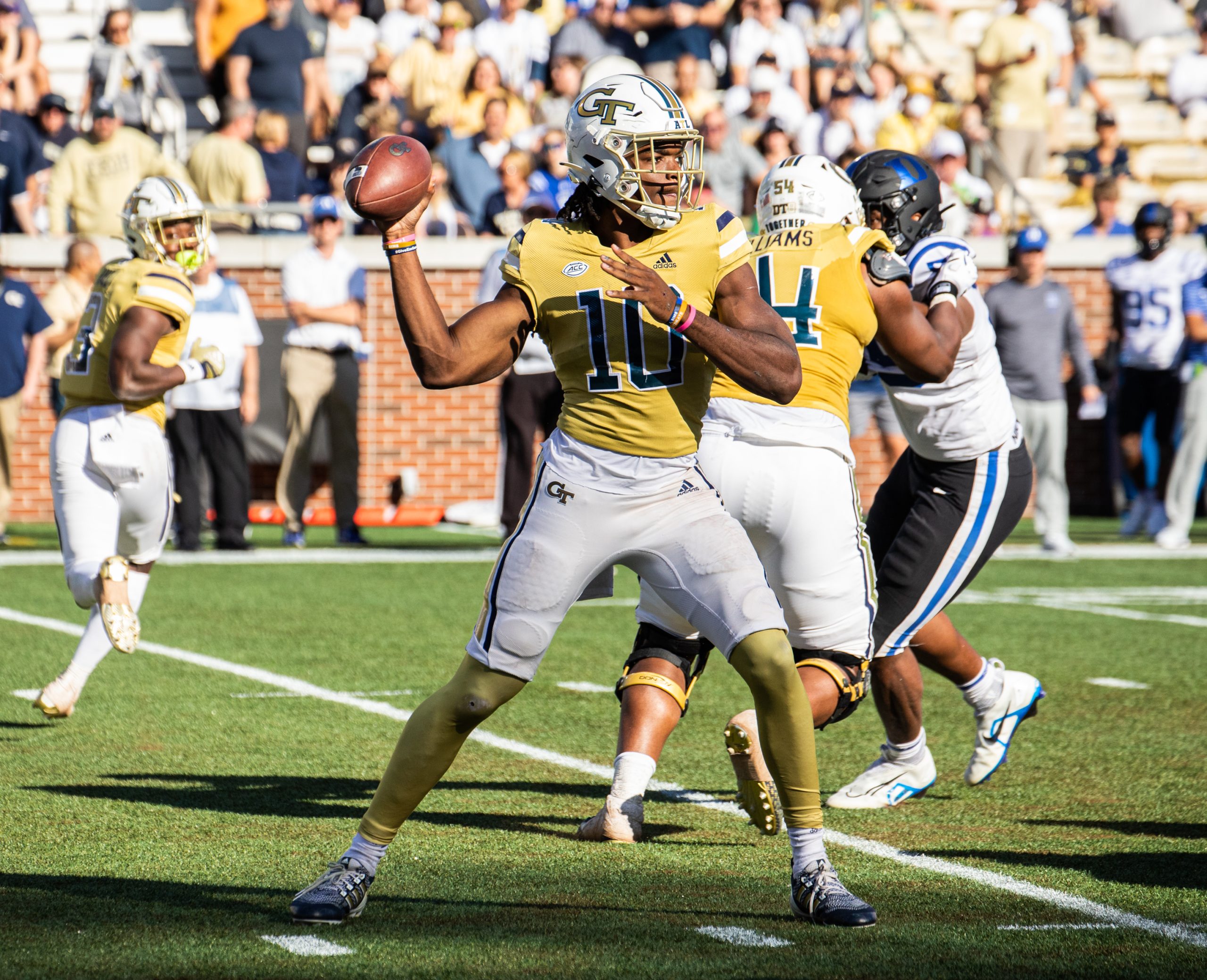 Jeff Sims has 322 total yards and two touchdowns as Georgia