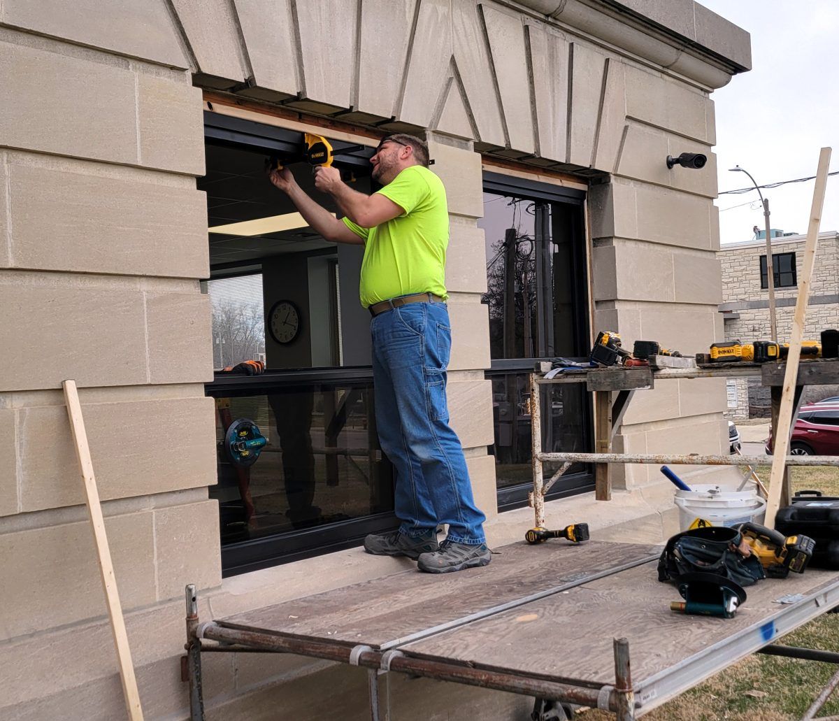 Window replacement project begins at Marion County Courthous...