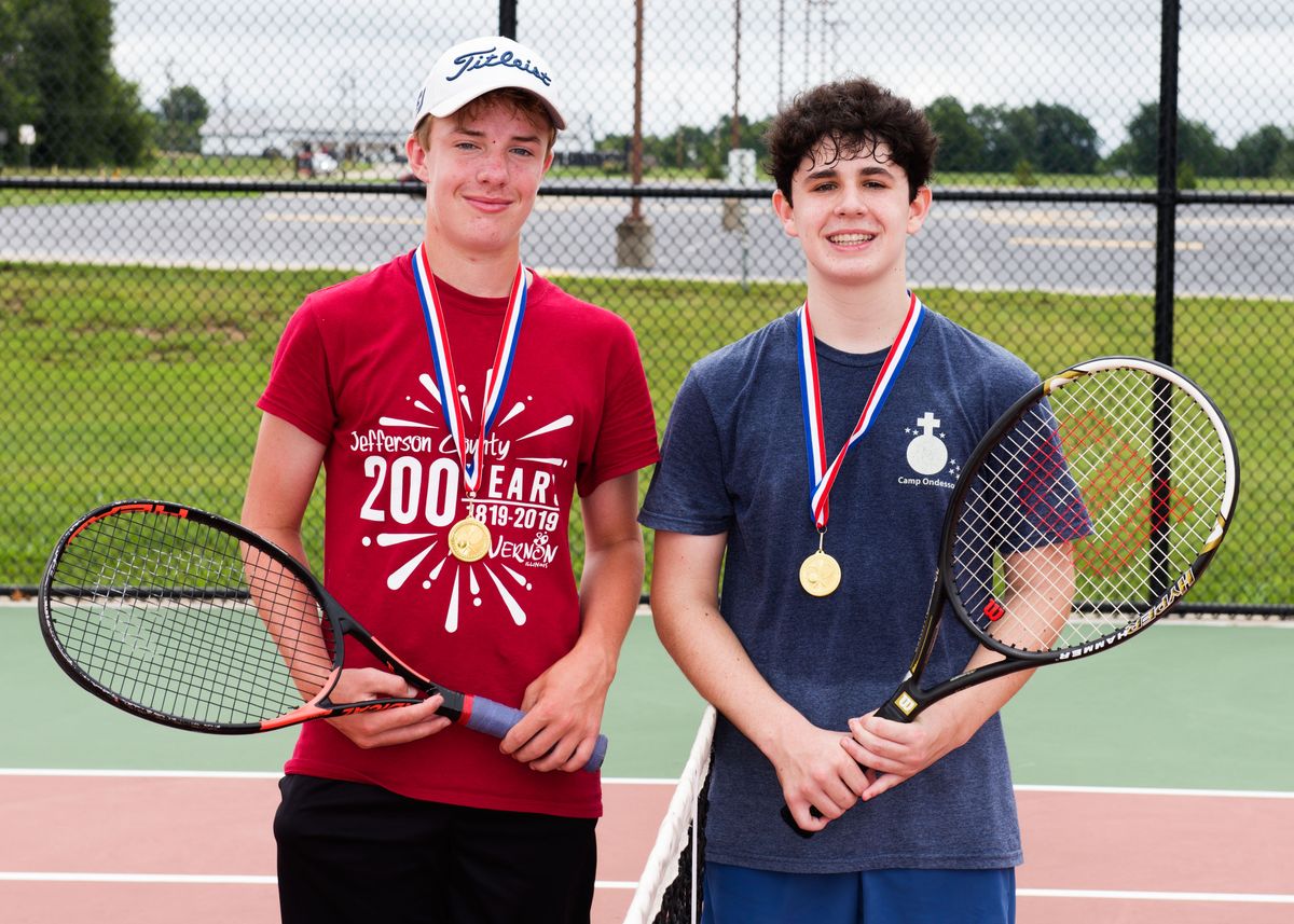 Calcetto, Curry win singles titles
