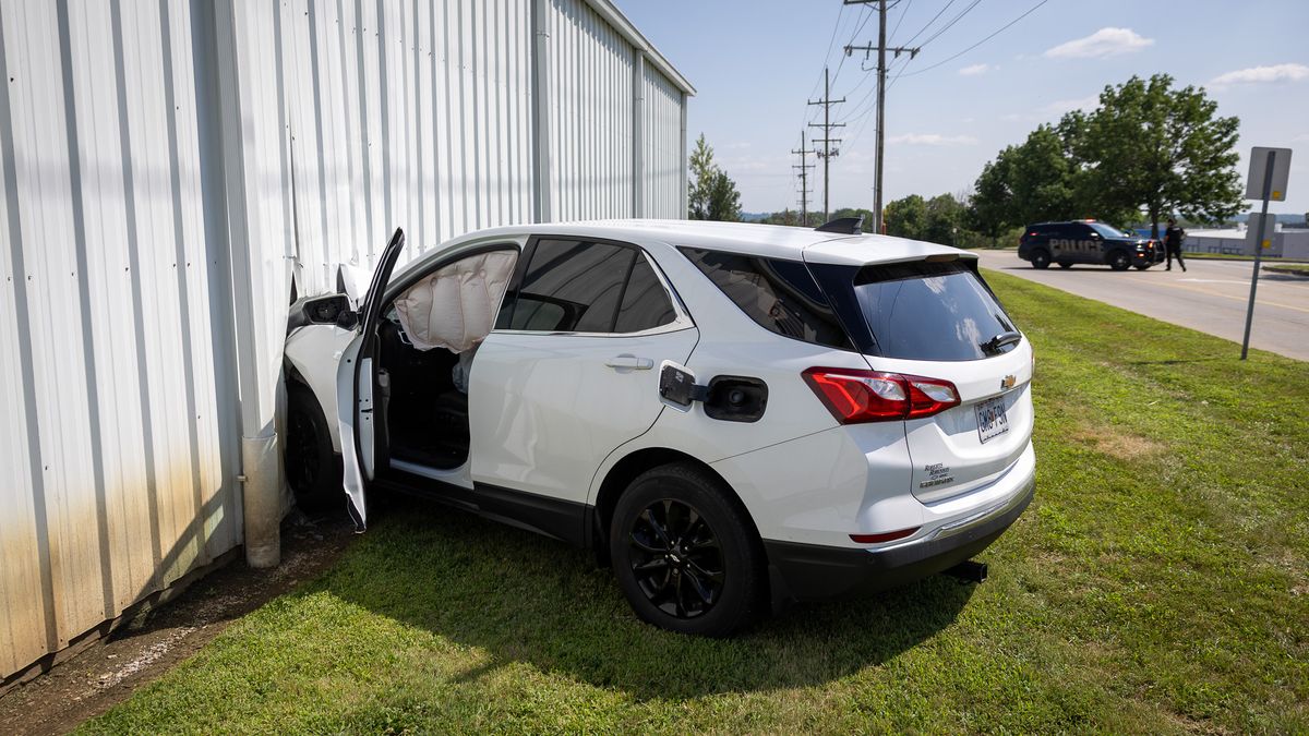 Vehicle Crashes Into EPI Warehouse in Excelsior Springs